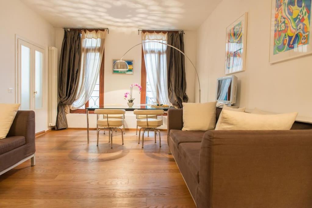Stunning Apartment In The Heart Of Venezia Esterno foto